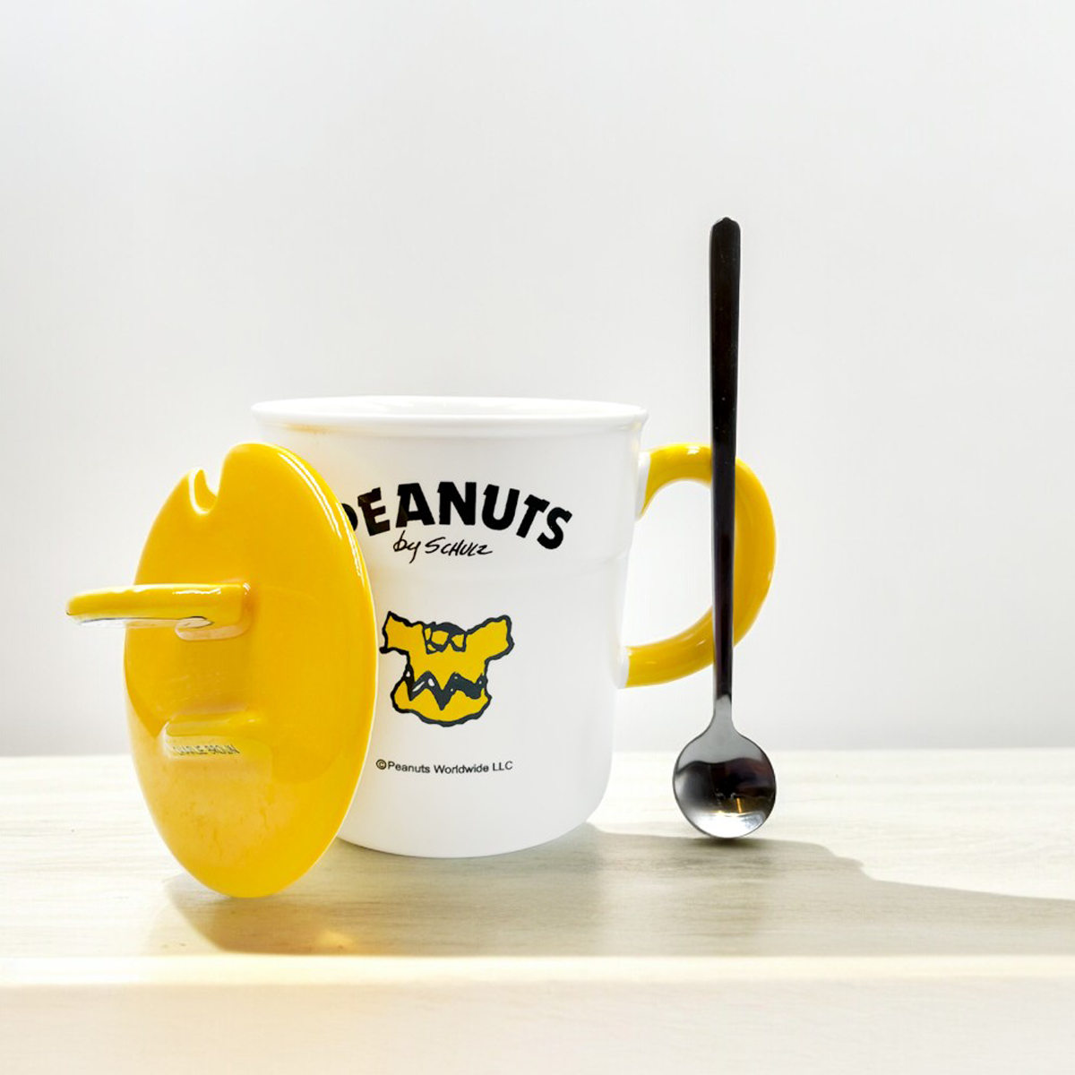 Taza con tapa Snoopy