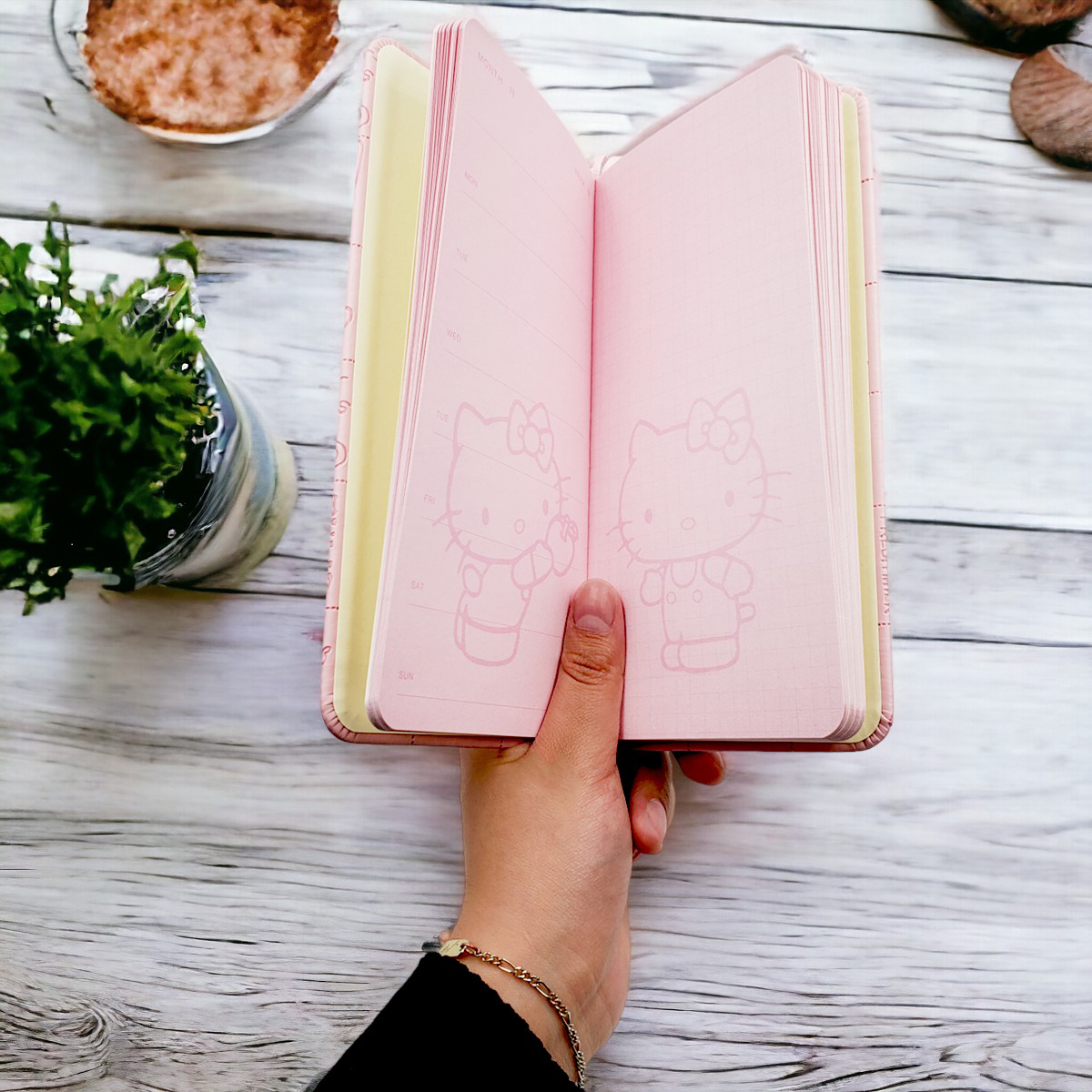 Libreta cosida con grabado Hello Kitty