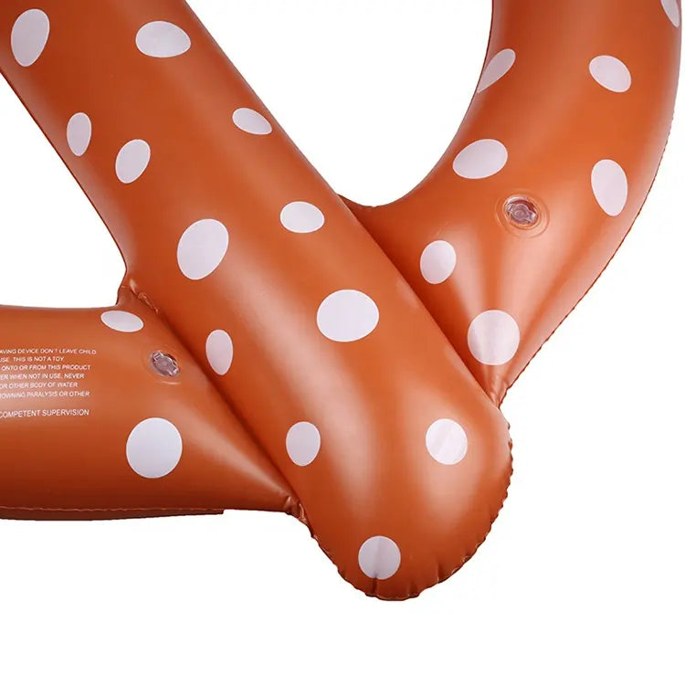 Flotador inflable en forma de pretzel